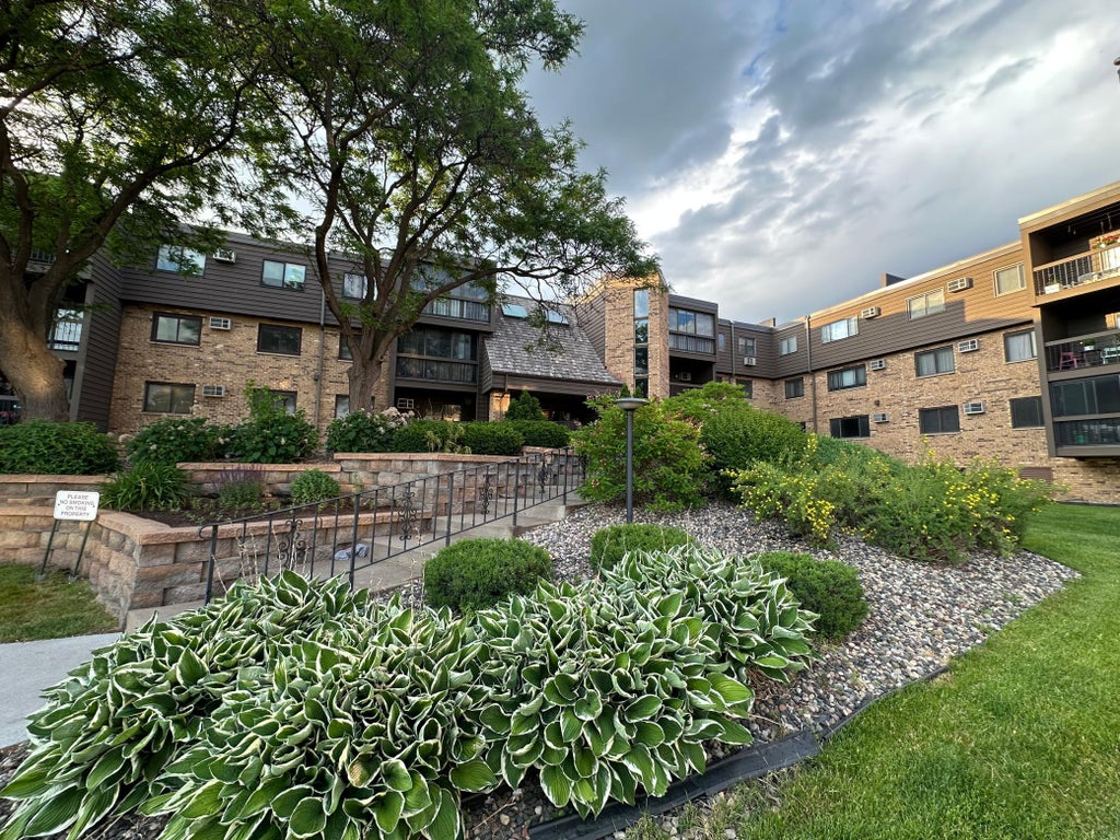 Photo of 999 41st Avenue NE #212, Columbia Heights, MN 55421 (MLS # 7088375)