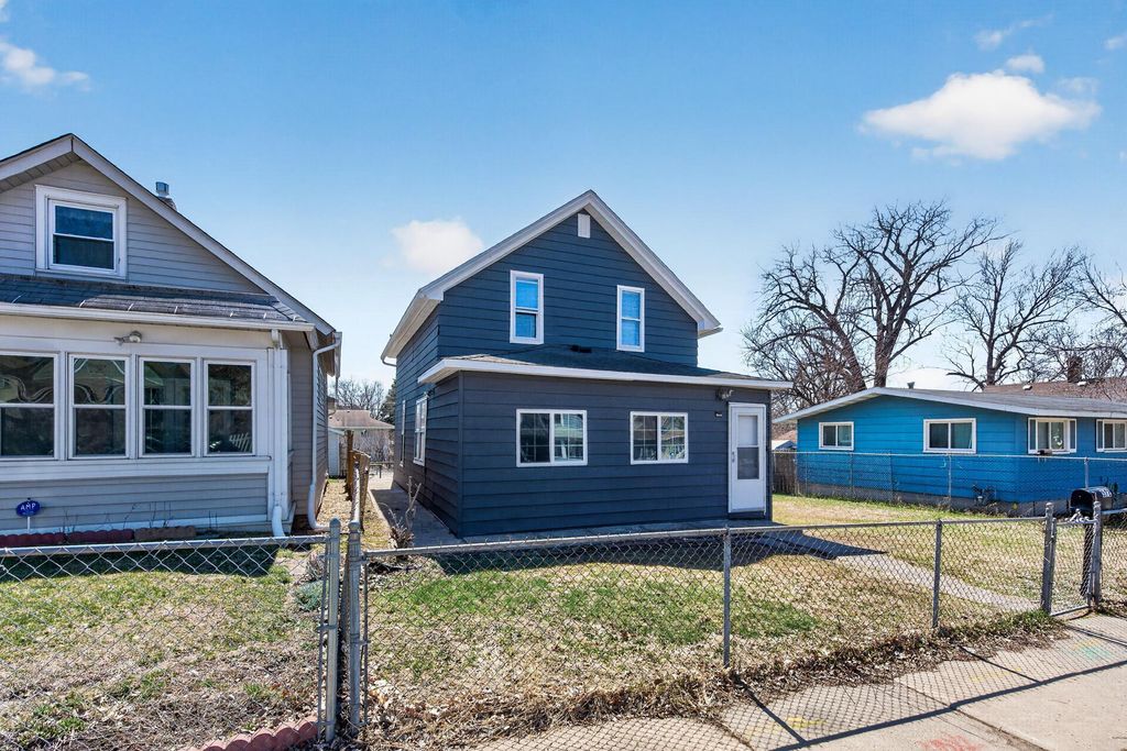 Photo of 372 Lawson Avenue E, Saint Paul, MN 55130 (MLS # 7058900)