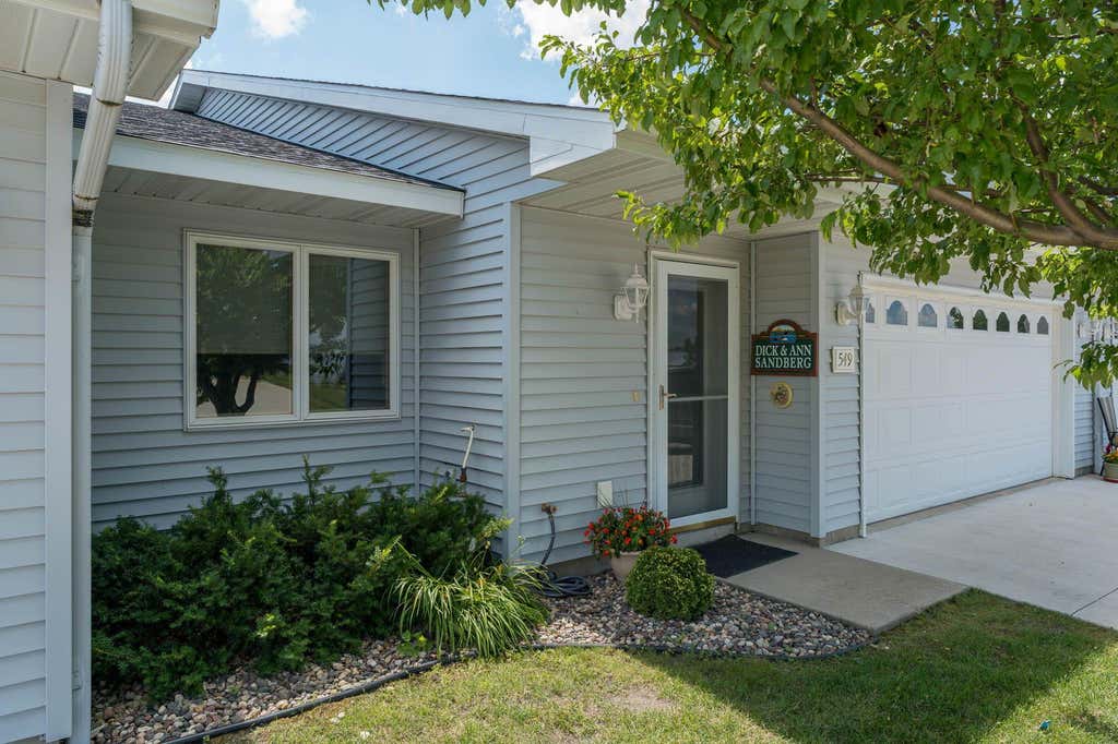Photo of 549 Oakwood Drive, Janesville, MN 56048 (MLS # 7110819)