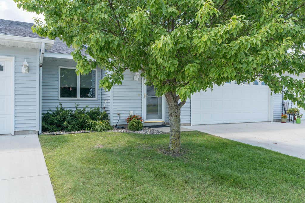 Photo of 549 Oakwood Drive, Janesville, MN 56048 (MLS # 7110819)