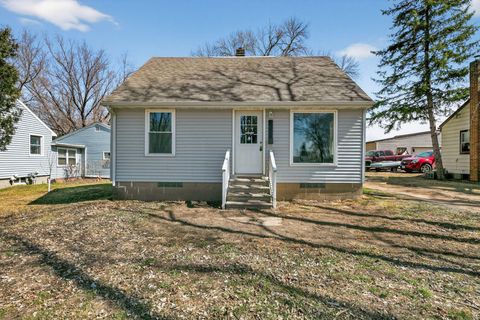 Photo of 1373 Jefferson Street SE, Hutchinson, MN 55350 (MLS # 7044147)