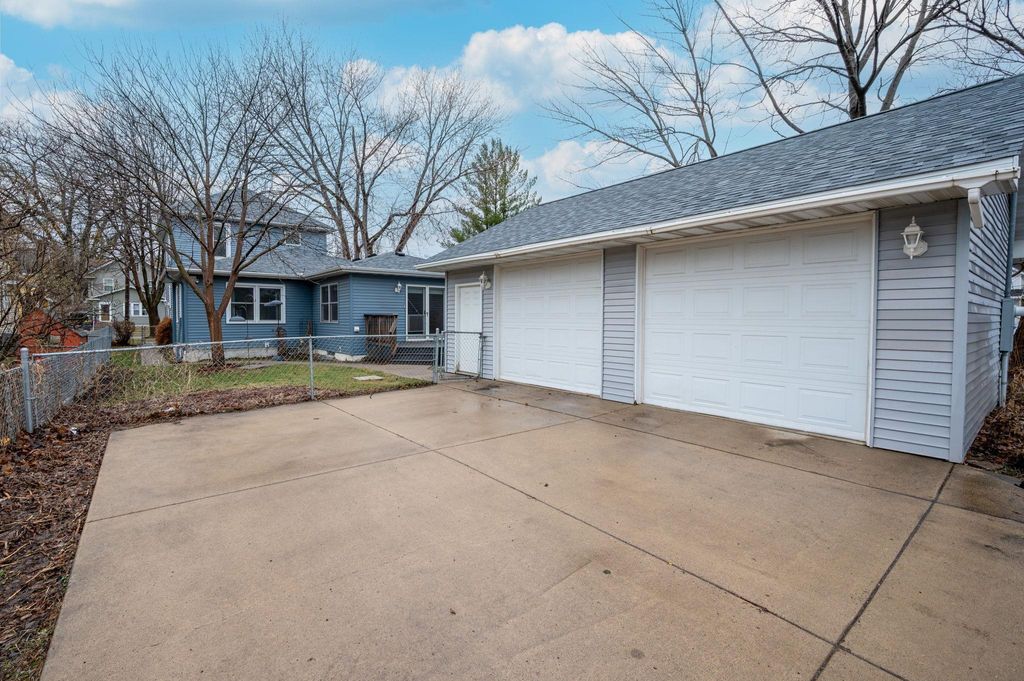 Photo of 616 Range Street, North Mankato, MN 56003 (MLS # 7047960)