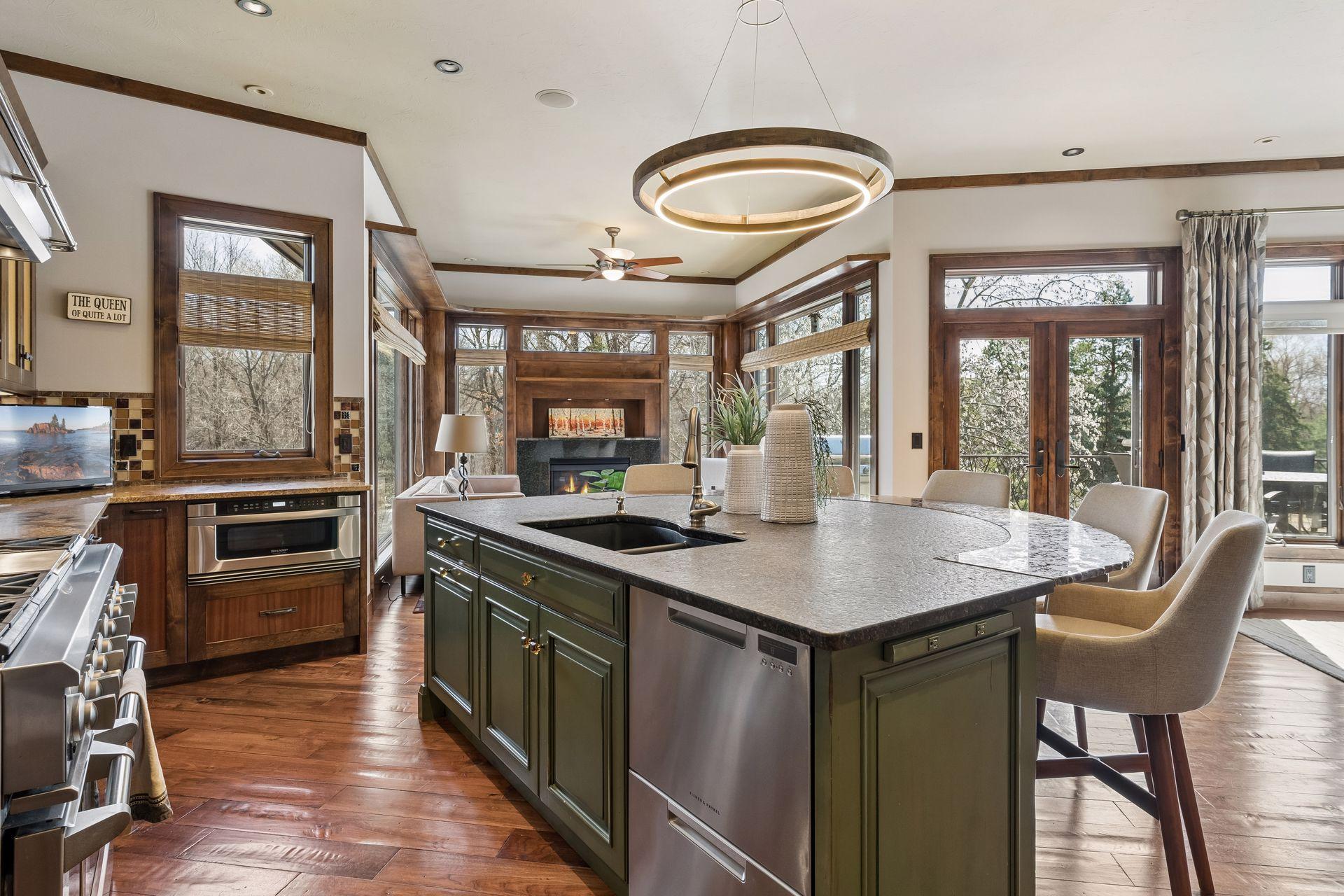 Saint Paul, Minnesota, 55118, United States, 3 Bedrooms Bedrooms, ,3 BathroomsBathrooms,Residential,Active,2036049