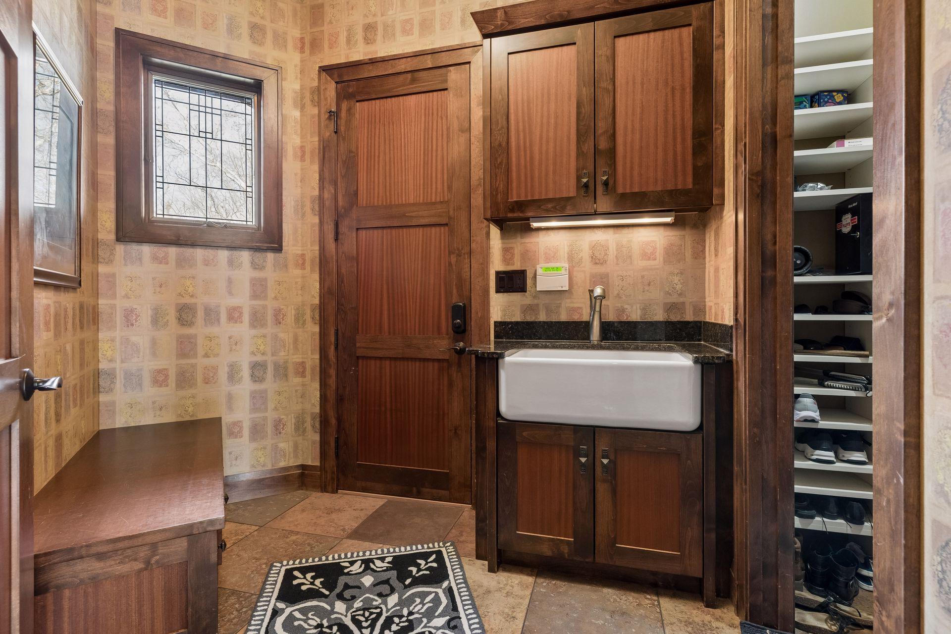 Saint Paul, Minnesota, 55118, United States, 3 Bedrooms Bedrooms, ,3 BathroomsBathrooms,Residential,Active,2036049