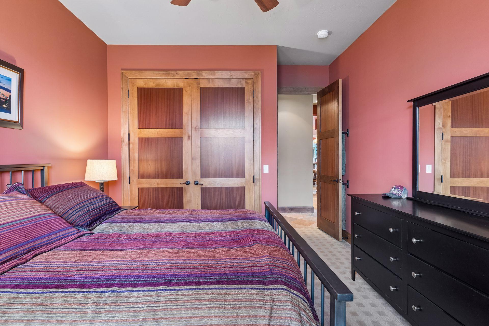 Saint Paul, Minnesota, 55118, United States, 3 Bedrooms Bedrooms, ,3 BathroomsBathrooms,Residential,Active,2036049
