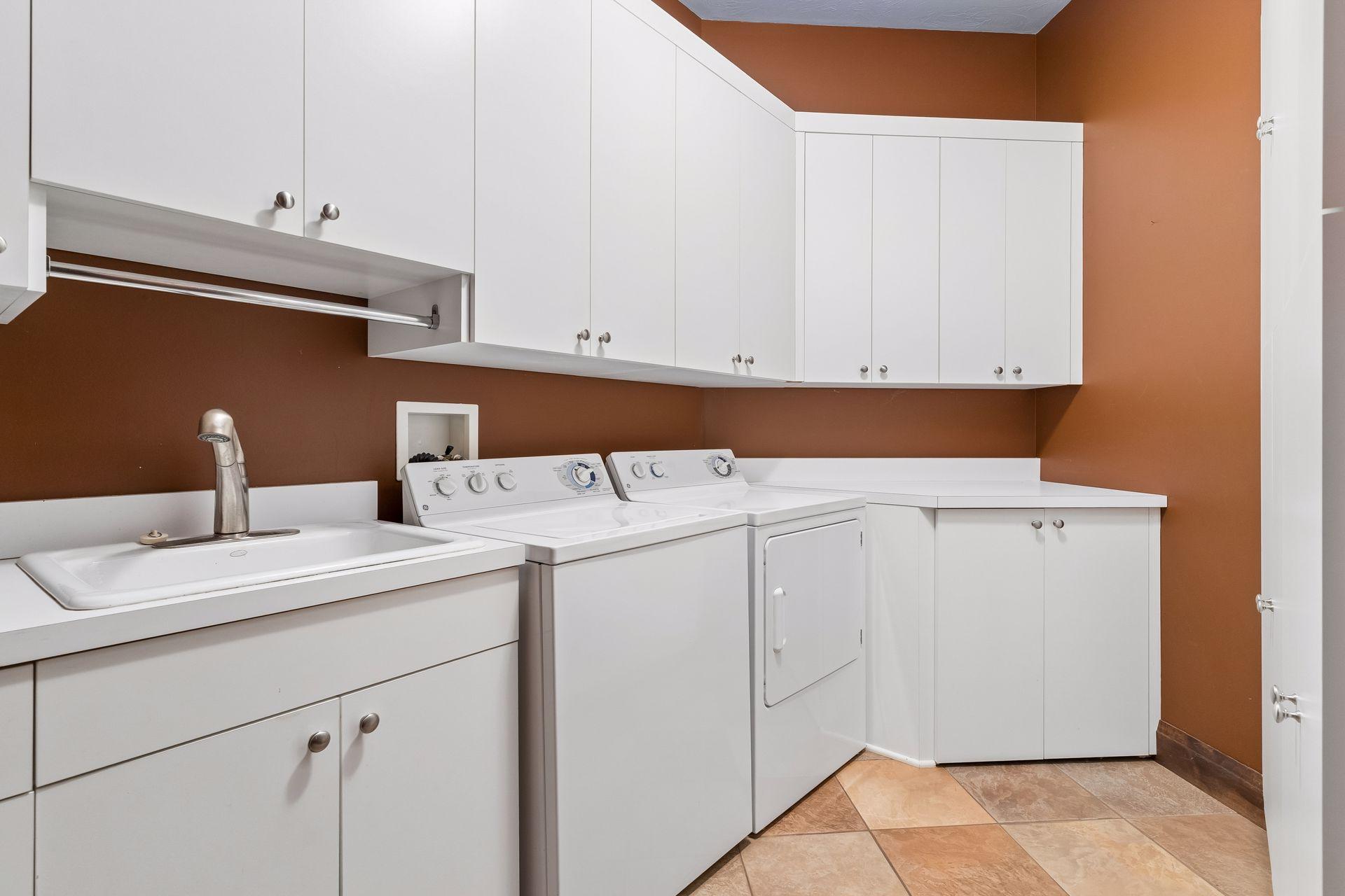 Saint Paul, Minnesota, 55118, United States, 3 Bedrooms Bedrooms, ,3 BathroomsBathrooms,Residential,Active,2036049