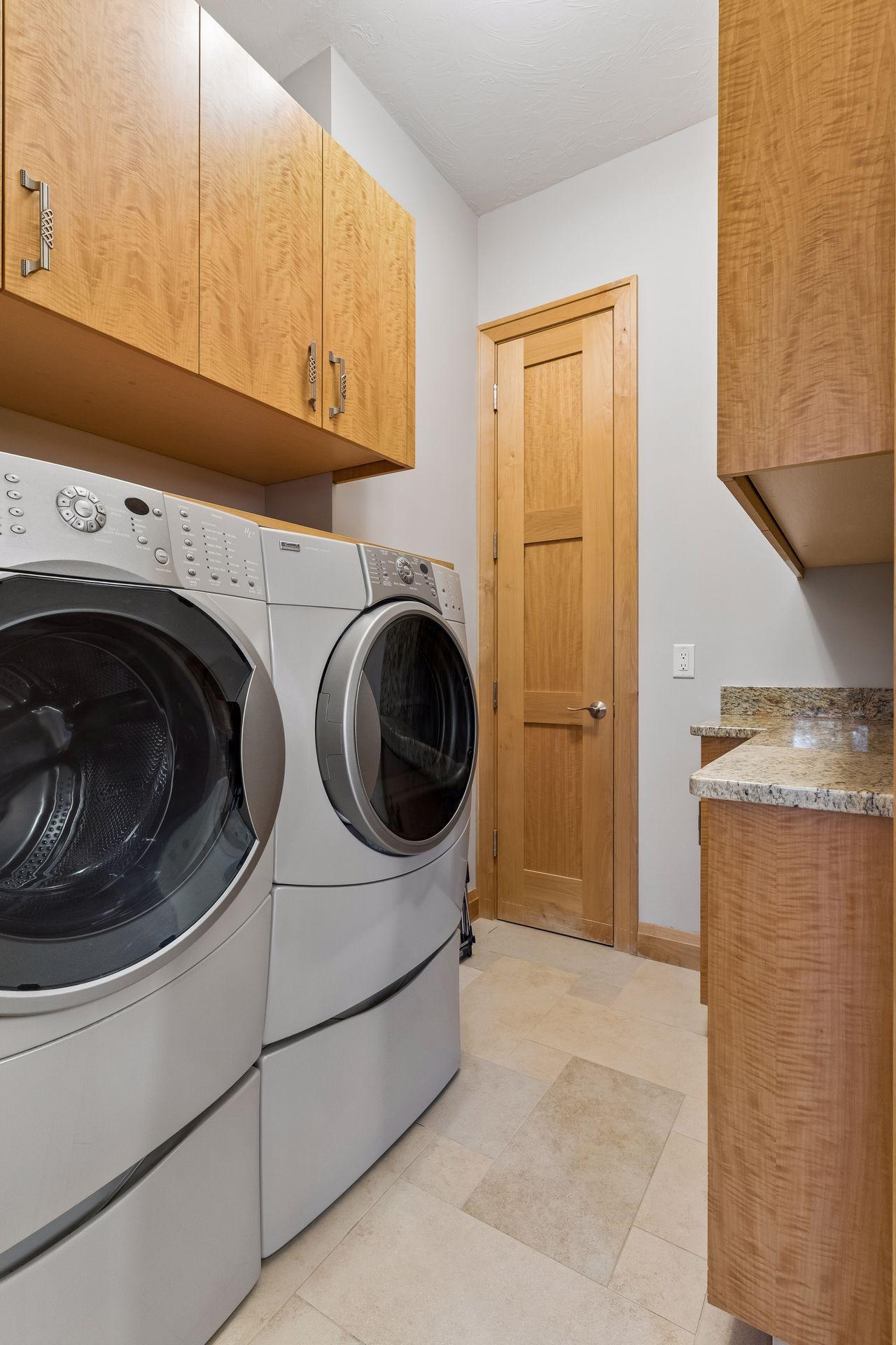 Saint Paul, Minnesota, 55118, United States, 3 Bedrooms Bedrooms, ,3 BathroomsBathrooms,Residential,Active,2036049