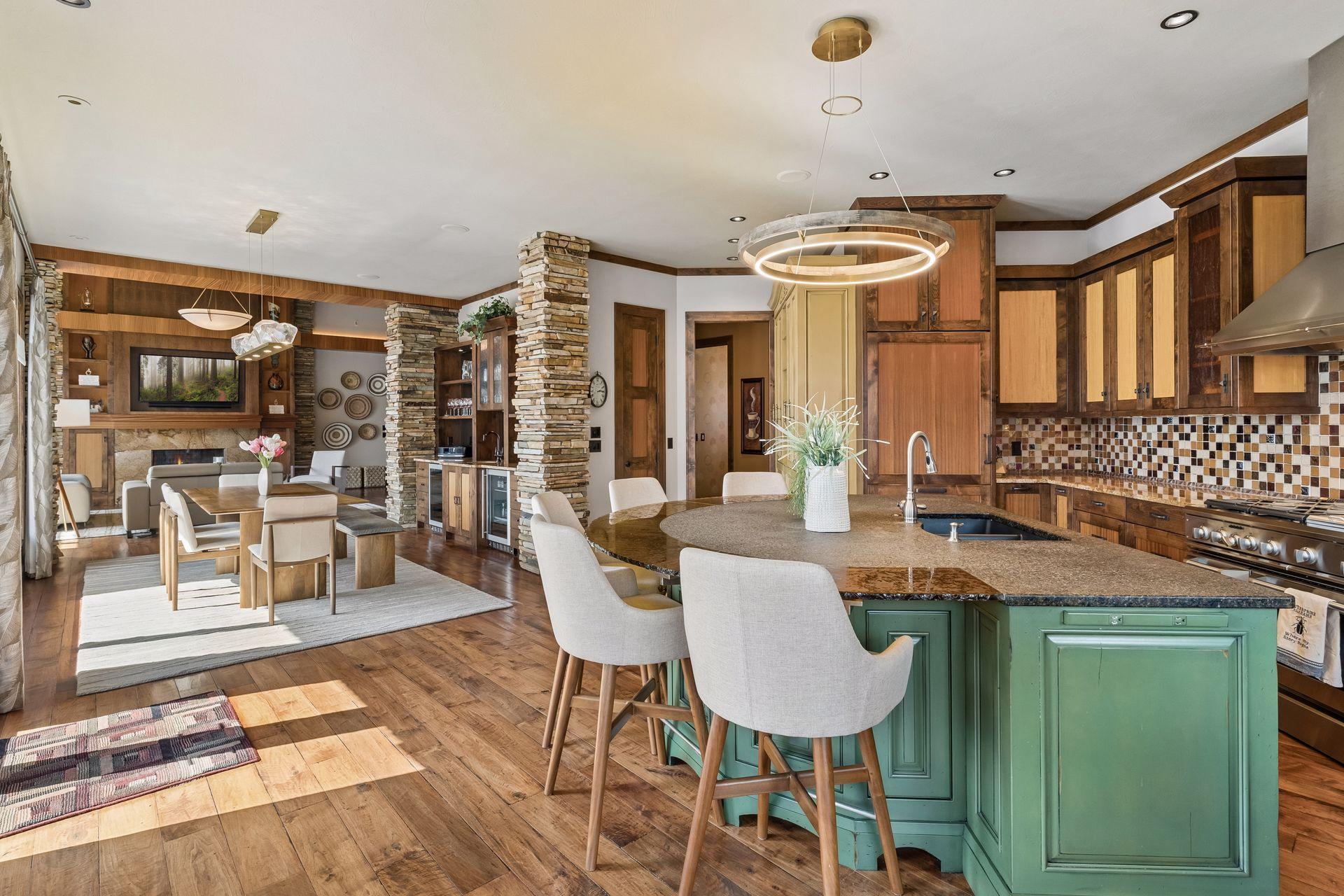 Saint Paul, Minnesota, 55118, United States, 3 Bedrooms Bedrooms, ,3 BathroomsBathrooms,Residential,Active,2036049