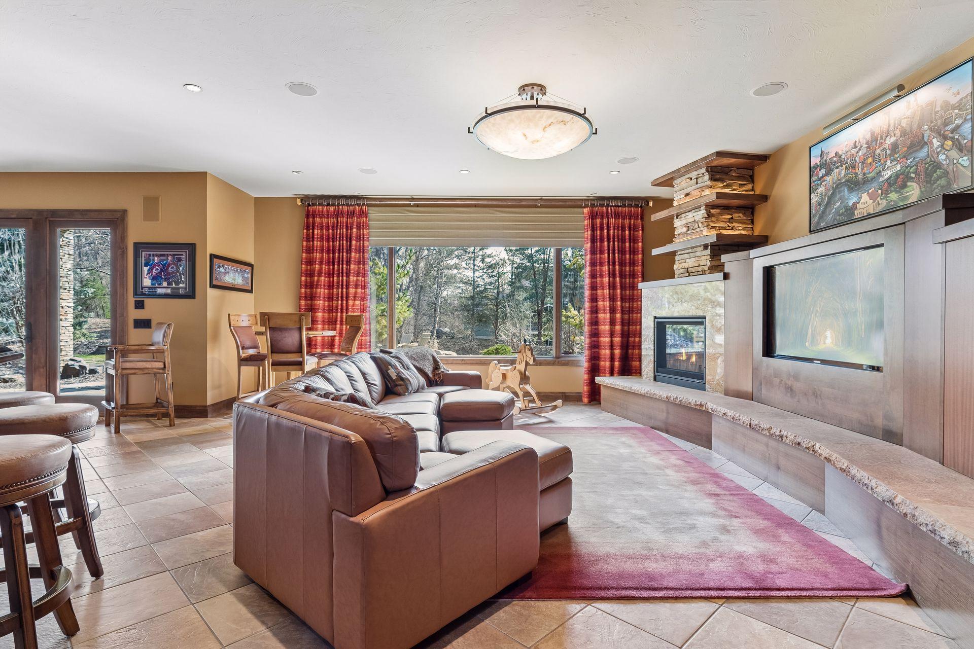 Saint Paul, Minnesota, 55118, United States, 3 Bedrooms Bedrooms, ,3 BathroomsBathrooms,Residential,Active,2036049