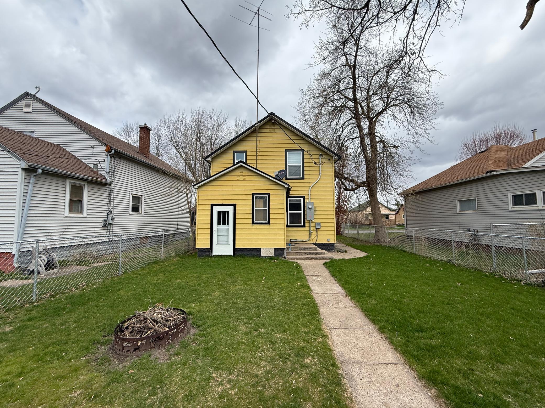 209 W Howard Avenue