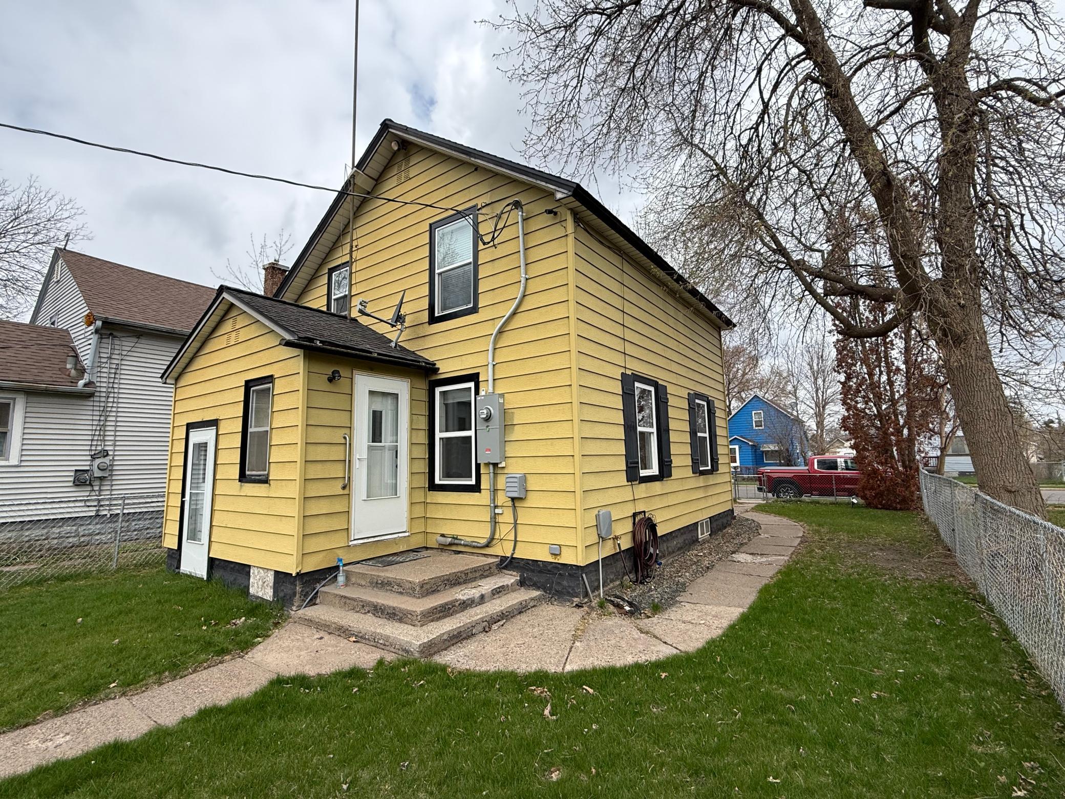 209 W Howard Avenue