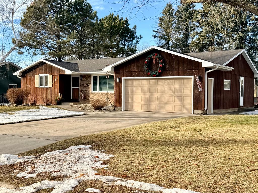 Photo of 1502 Indian Hill Road, Worthington, MN 56187 (MLS # 7005916)