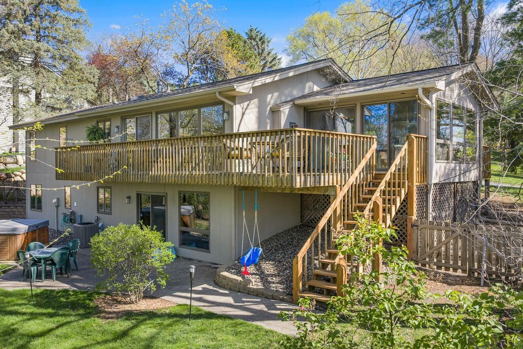Photo of 531 Indian Hill Road, Chanhassen, MN 55317 (MLS # 7064194)