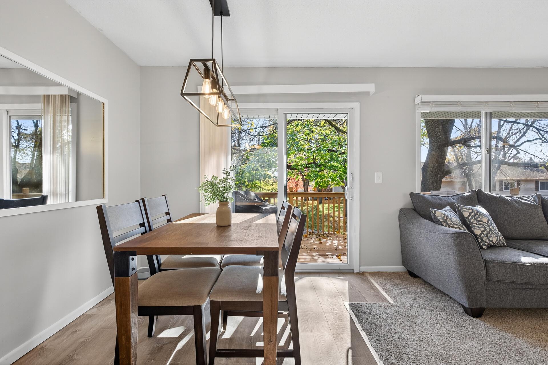 1302 Crestridge Lane N