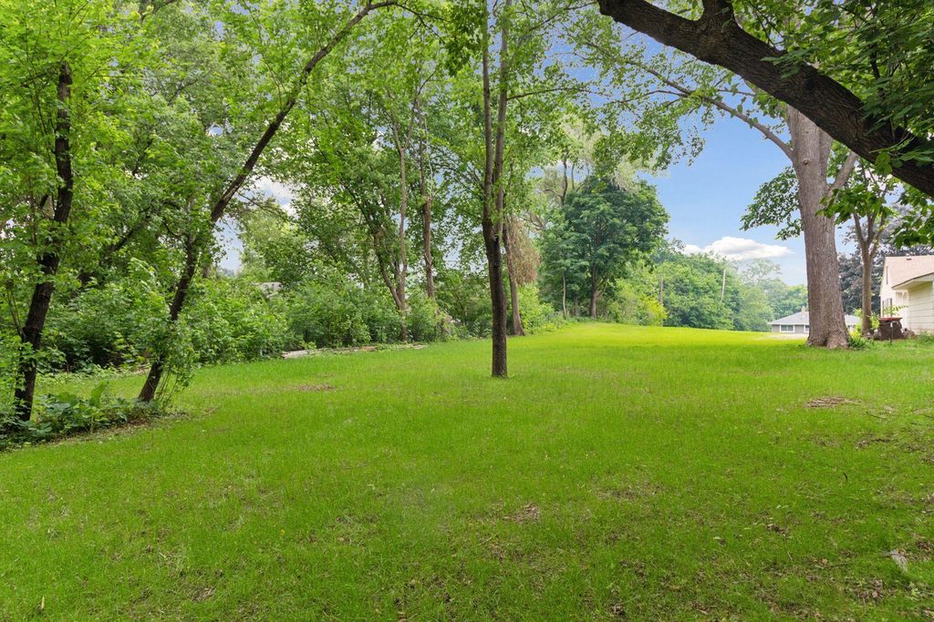 Photo of 515 Farrell Street N, Maplewood, MN 55119 (MLS # 7042290)