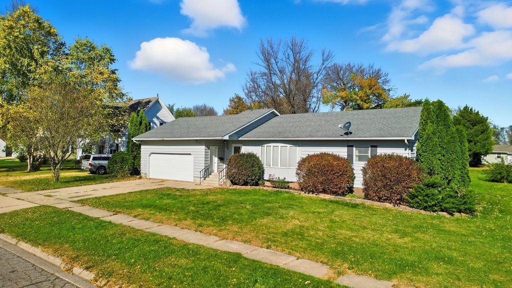 Photo of 309 E Iowa Street, Elmore, MN 56027 (MLS # 6809719)