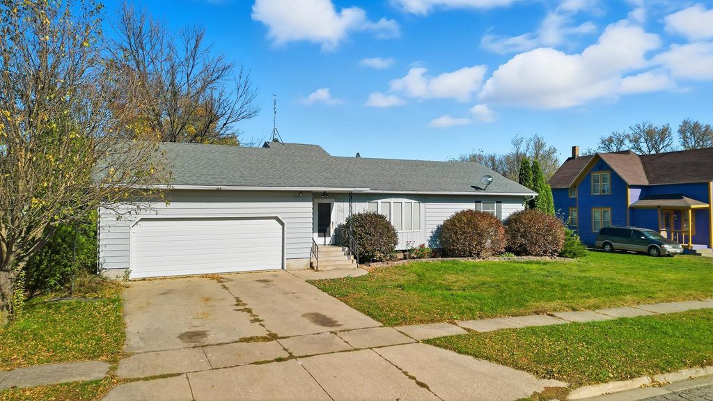 Photo of 309 E Iowa Street, Elmore, MN 56027 (MLS # 6809719)