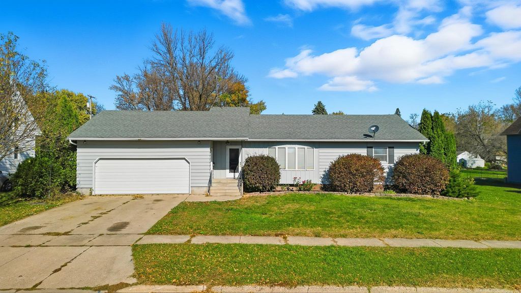 Photo of 309 E Iowa Street, Elmore, MN 56027 (MLS # 6809719)