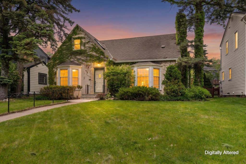 Photo of 2717 France Avenue S, Minneapolis, MN 55416 (MLS # 7115188)