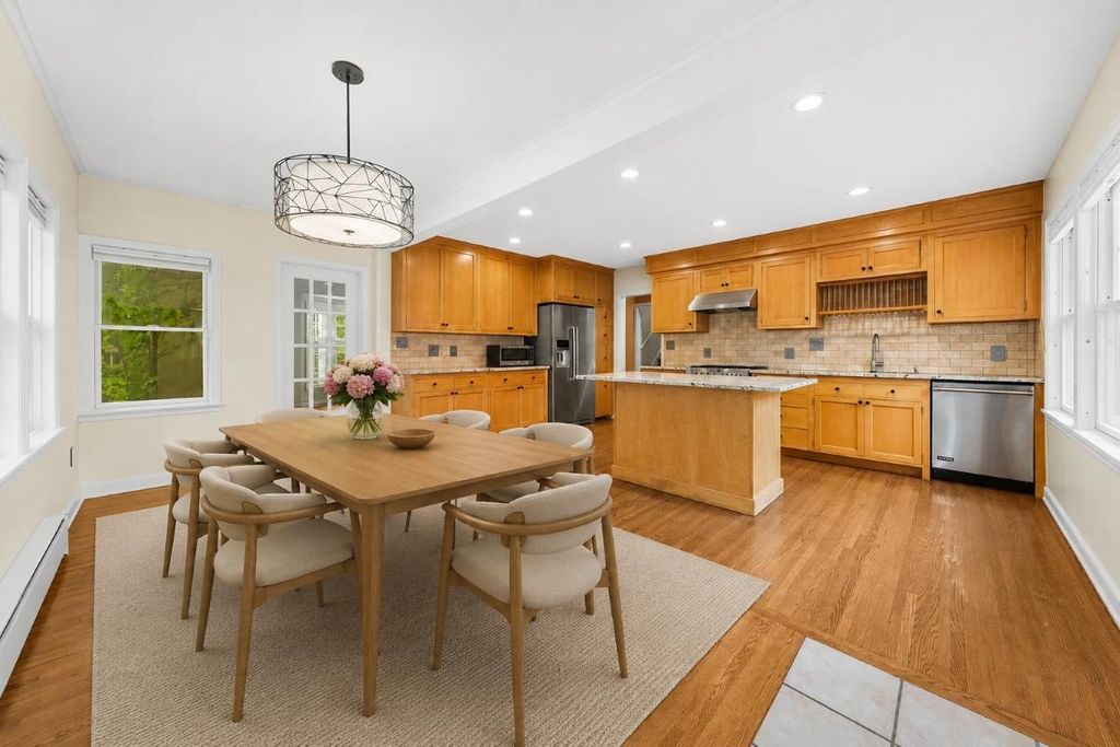 Photo of 2717 France Avenue S, Minneapolis, MN 55416 (MLS # 7115188)