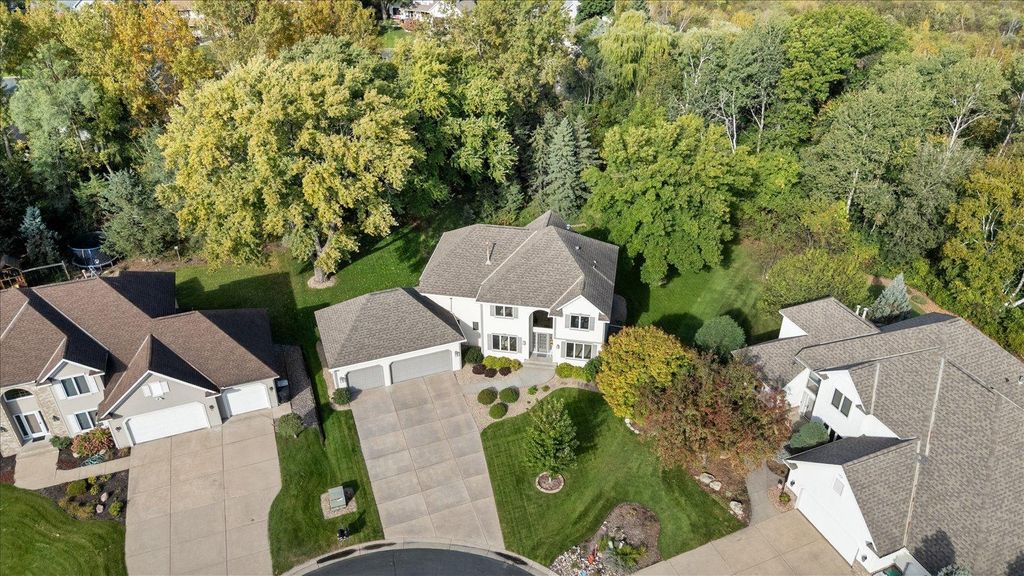 Photo of 5605 Saint Albans Circle, Shoreview, MN 55126 (MLS # 7057175)