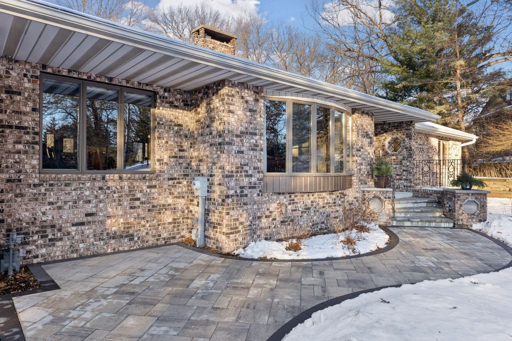 Photo of 2320 Timber Trail E, Maplewood, MN 55119 (MLS # 6778258)