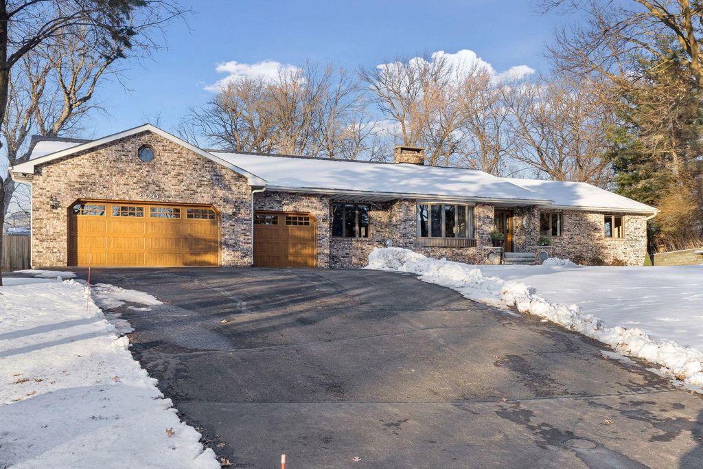 Photo of 2320 Timber Trail E, Maplewood, MN 55119 (MLS # 6778258)