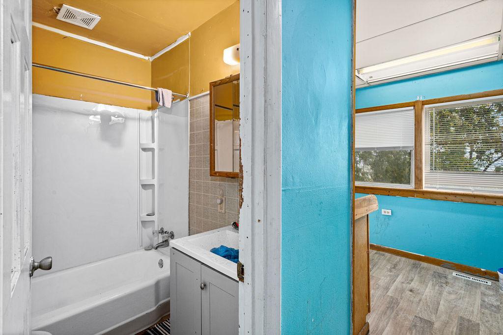 Photo of 12 E 5th Street, Duluth, MN 55805 (MLS # 7160321)