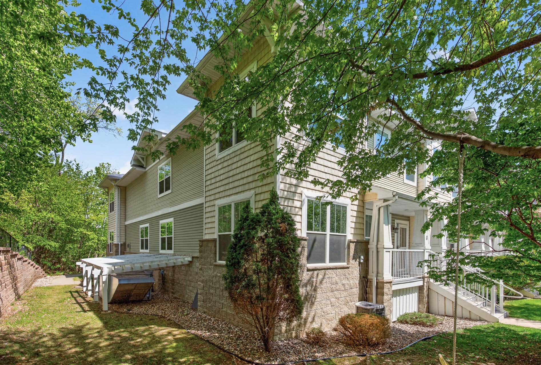1240 County Road D E 10