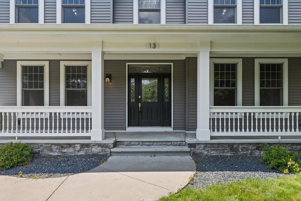 13 Echo Lake Boulevard