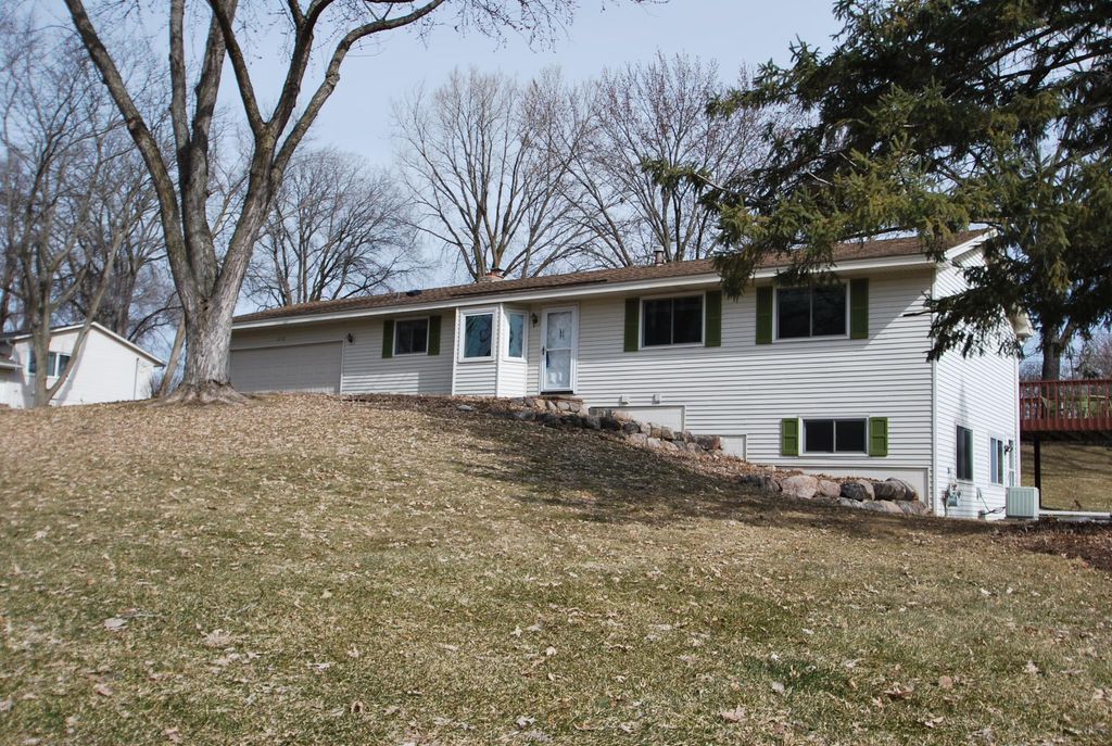 Photo of 1901 Yorkshire Avenue S, Hopkins, MN 55305 (MLS # 7032890)