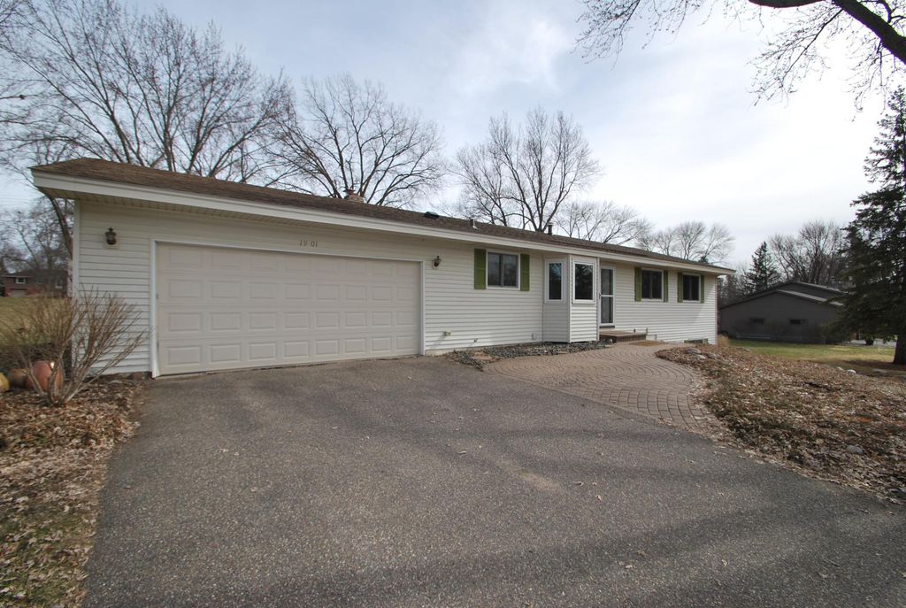 Photo of 1901 Yorkshire Avenue S, Hopkins, MN 55305 (MLS # 7032890)