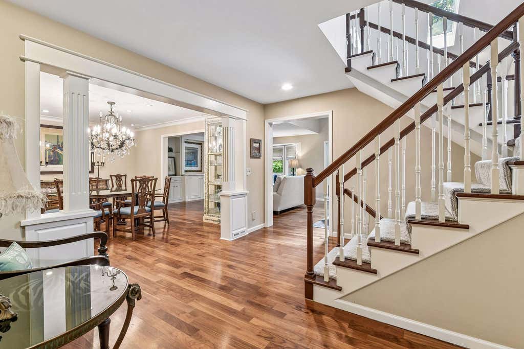 Photo of 1140 Hollybrook Drive, Wayzata, MN 55391 (MLS # 7097134)
