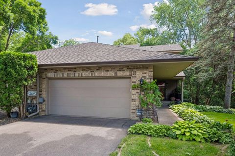Photo of 1140 Hollybrook Drive, Wayzata, MN 55391 (MLS # 7097134)