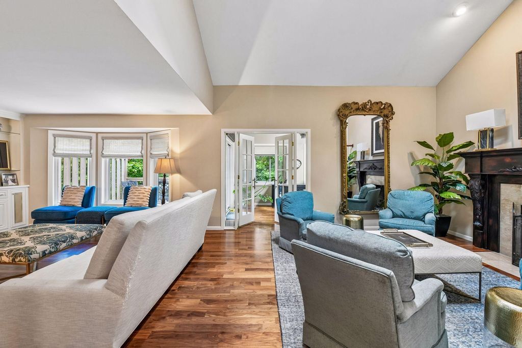 Photo of 1140 Hollybrook Drive, Wayzata, MN 55391 (MLS # 7097134)