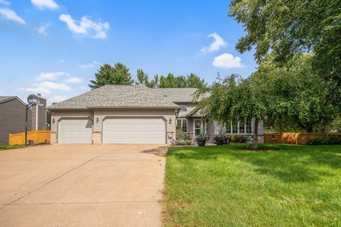 565 Oak Creek Drive S Vadnais Heights MN 55127