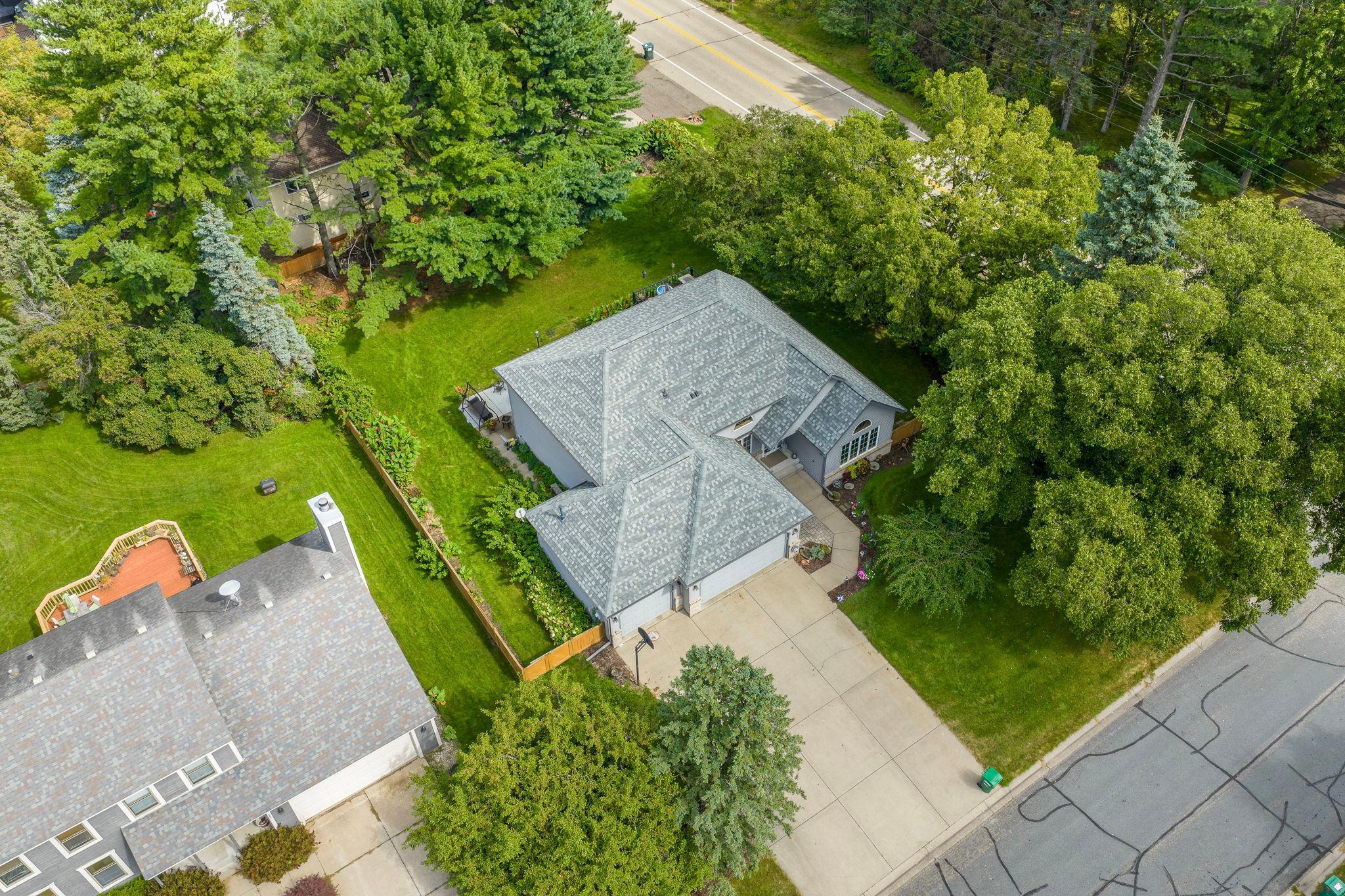 565 Oak Creek Drive S