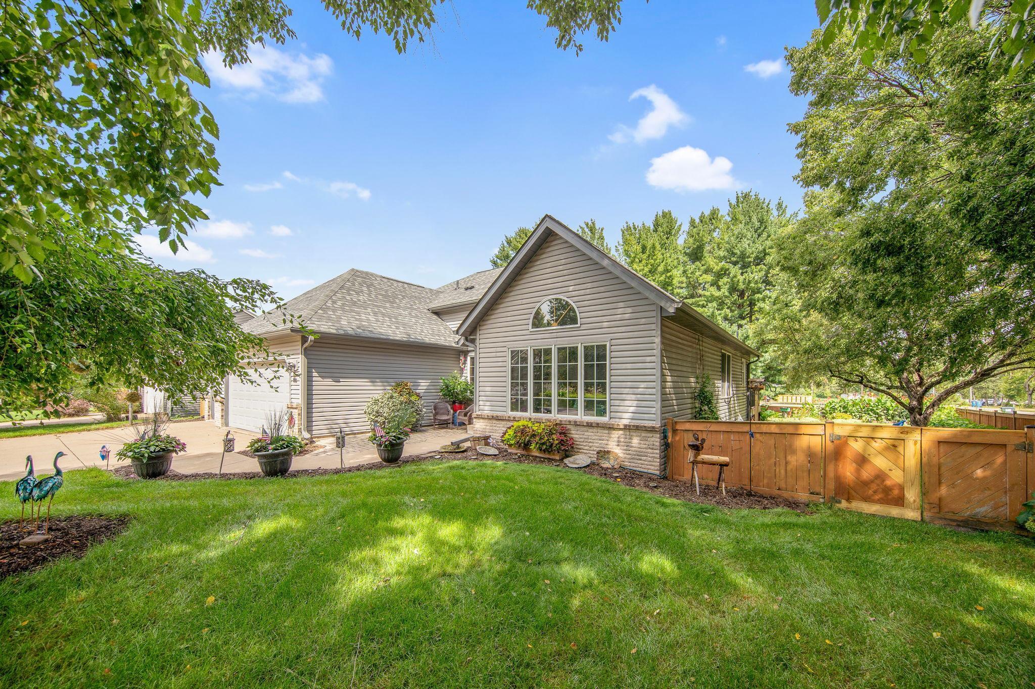 565 Oak Creek Drive S