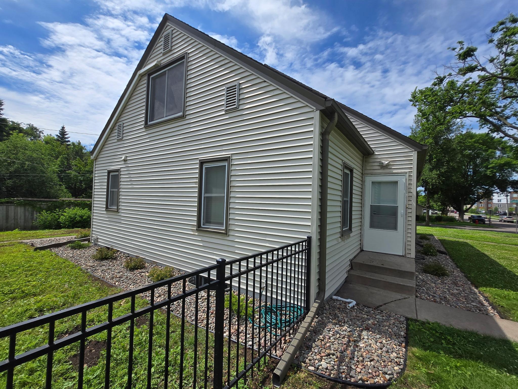 3858 Wooddale Avenue S