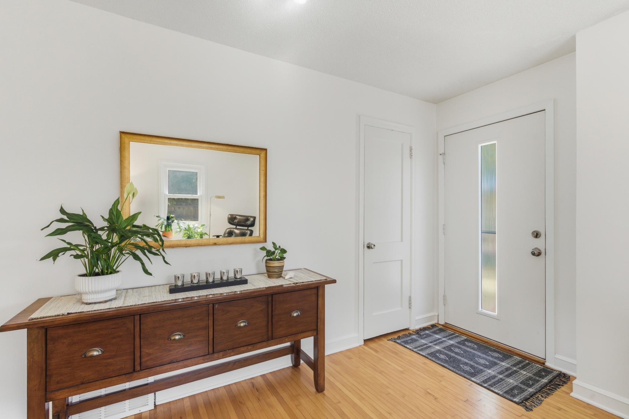 2852 Hampshire Avenue S