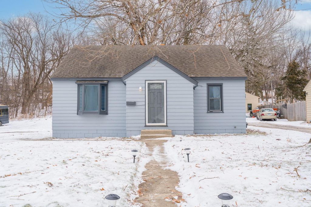Photo of 621 N 2nd Street, Le Sueur, MN 56058 (MLS # 6825133)