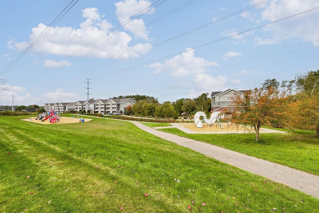 Photo of 1617 Legacy Parkway E #4, Maplewood, MN 55109 (MLS # 6806243)
