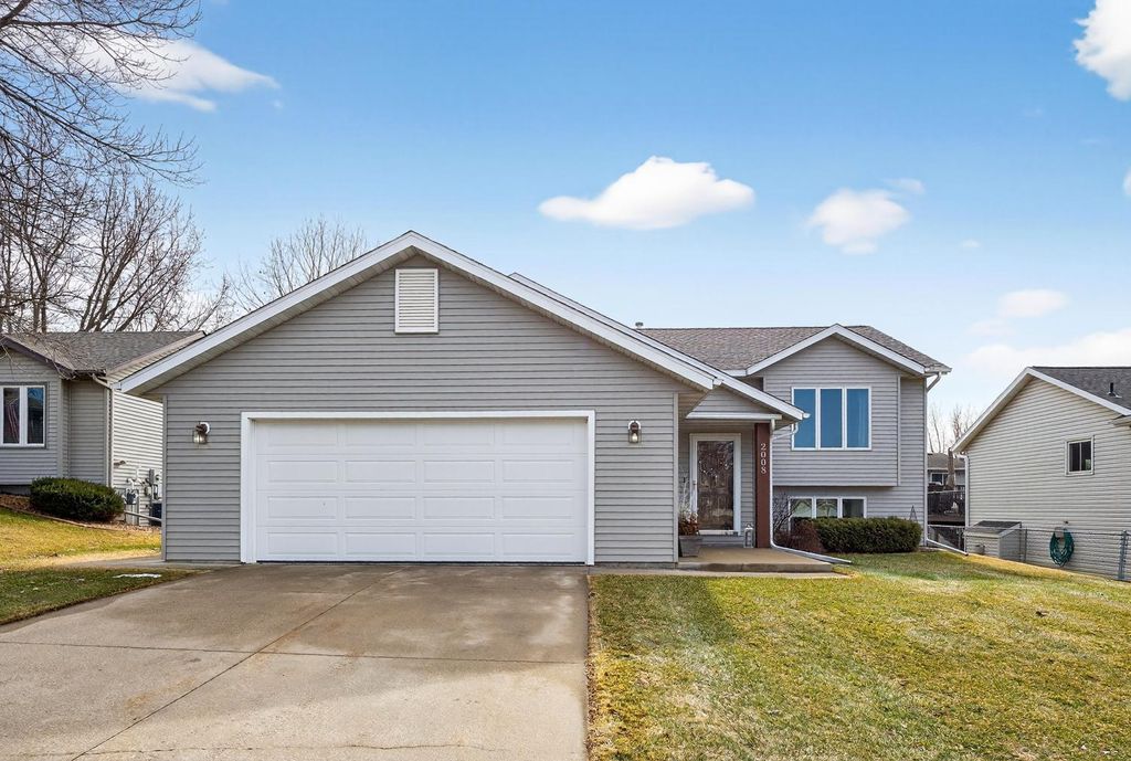 Photo of 2008 25th Street SE, Rochester, MN 55904 (MLS # 7026484)