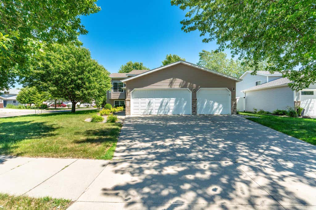 Photo of 624 29th Street N, Moorhead, MN 56560 (MLS # 7103535)