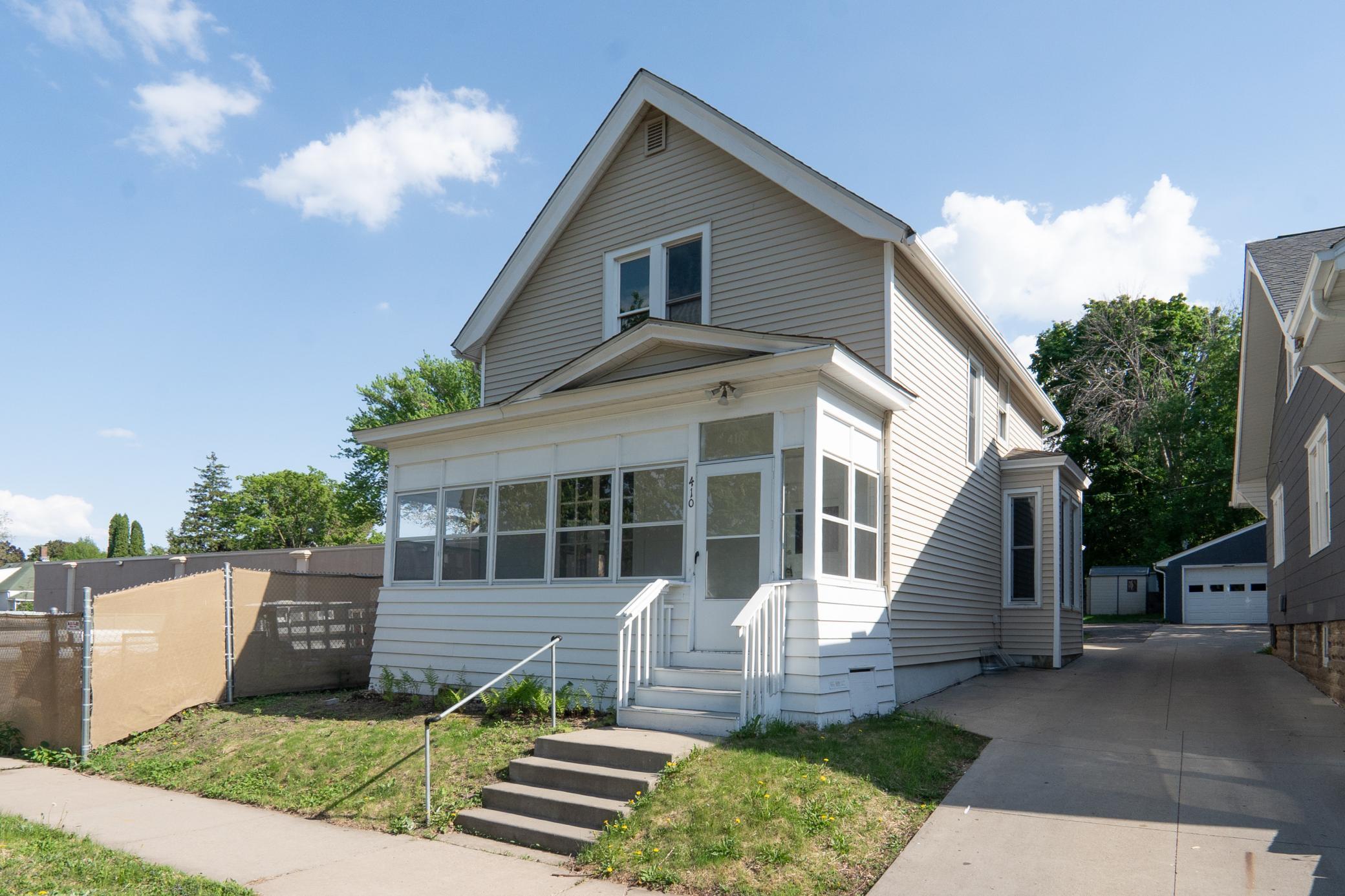 410 Baker Street W