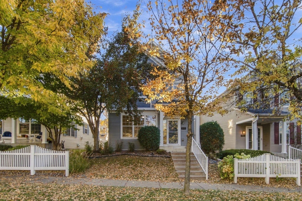 Photo of 9769 Gable Drive, Eden Prairie, MN 55347 (MLS # 7153038)
