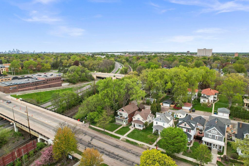 Photo of 1217 Grand Avenue, Saint Paul, MN 55105 (MLS # 7069659)