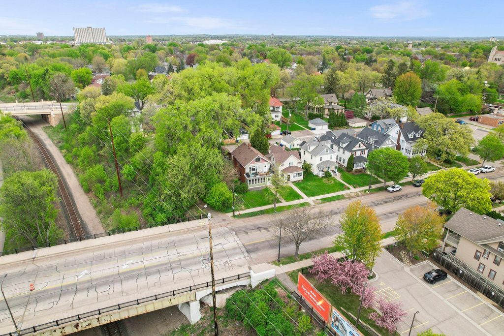 Photo of 1217 Grand Avenue, Saint Paul, MN 55105 (MLS # 7069659)