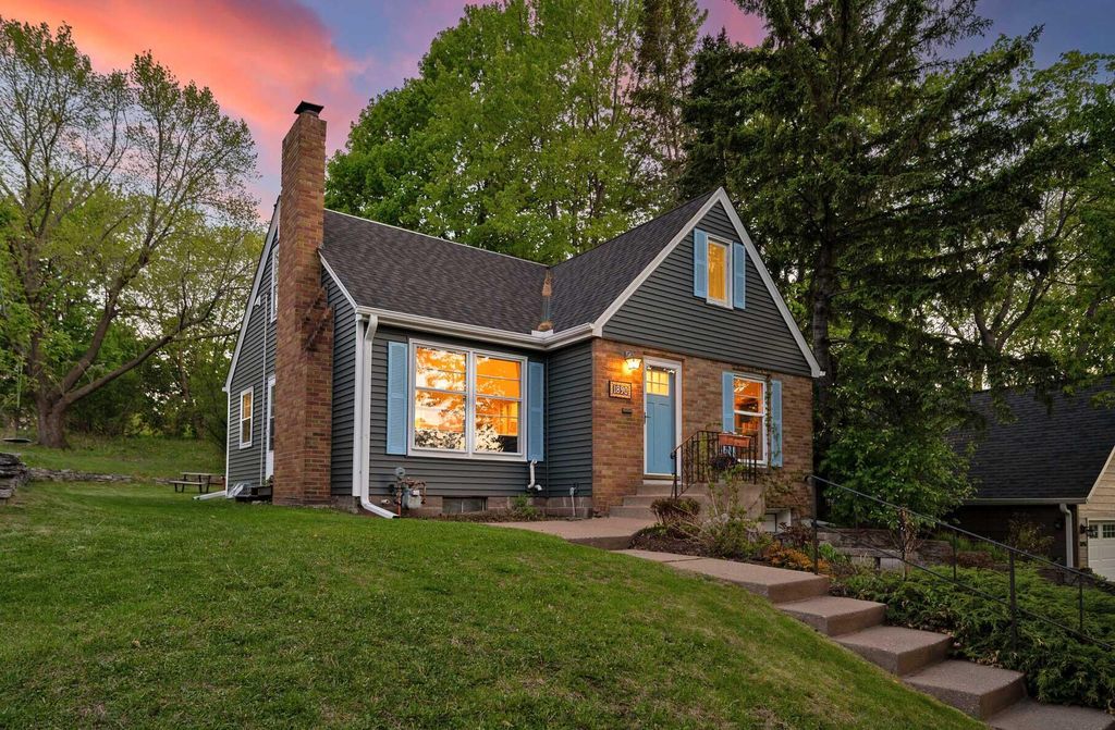 Photo of 1890 Yorkshire Avenue, Saint Paul, MN 55116 (MLS # 7073736)