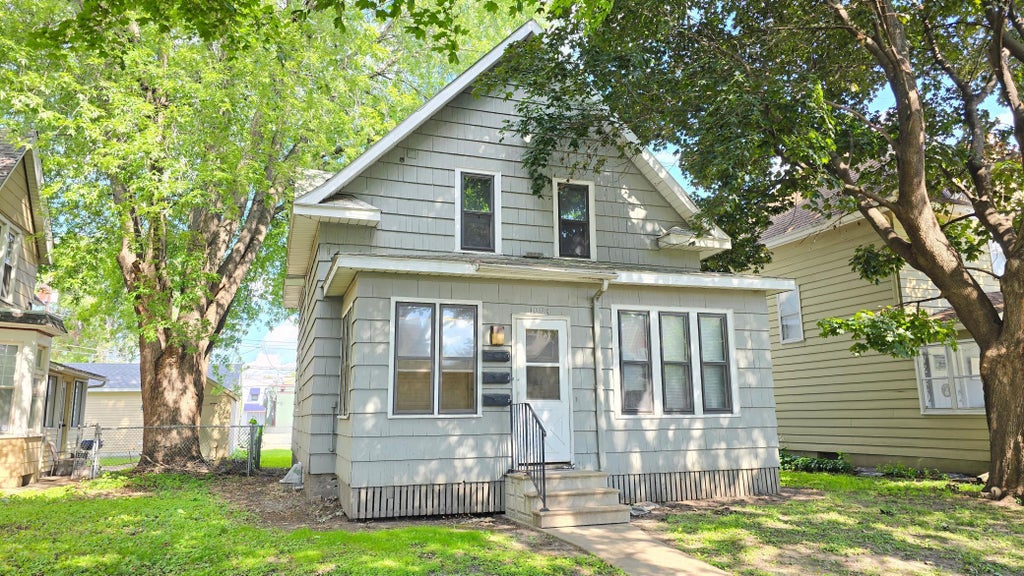 Photo of 1094 Albemarle Street, Saint Paul, MN 55117 (MLS # 7122321)